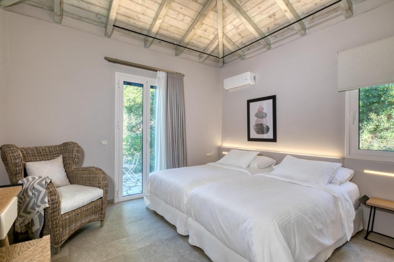 Artblue Villas Tsoukaladhes Exterior photo